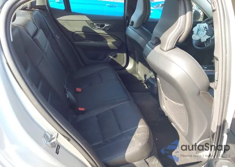 2022 Volvo S60 B5 Inscription/B5 Momentum z USA, uszkodzony, nr VIN 7JRL12FZ3NG176097